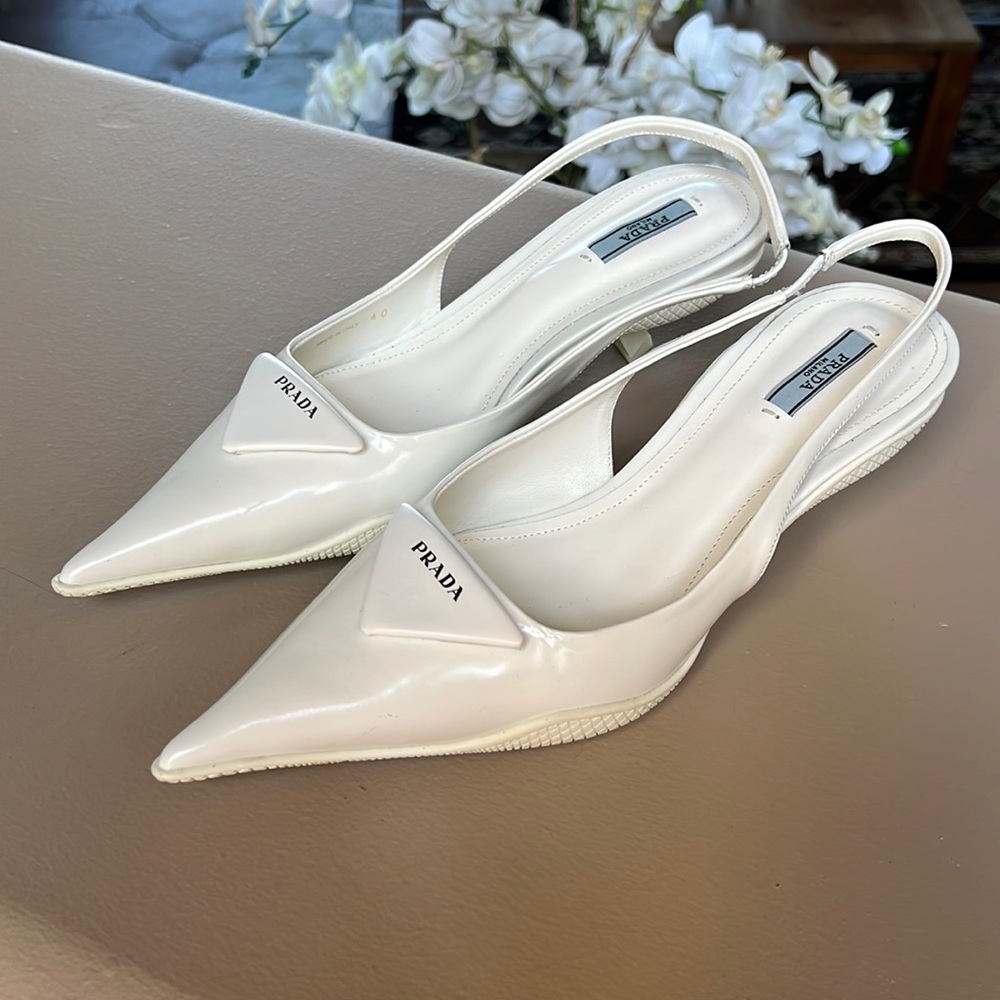 White leather pointed toe kitten heels